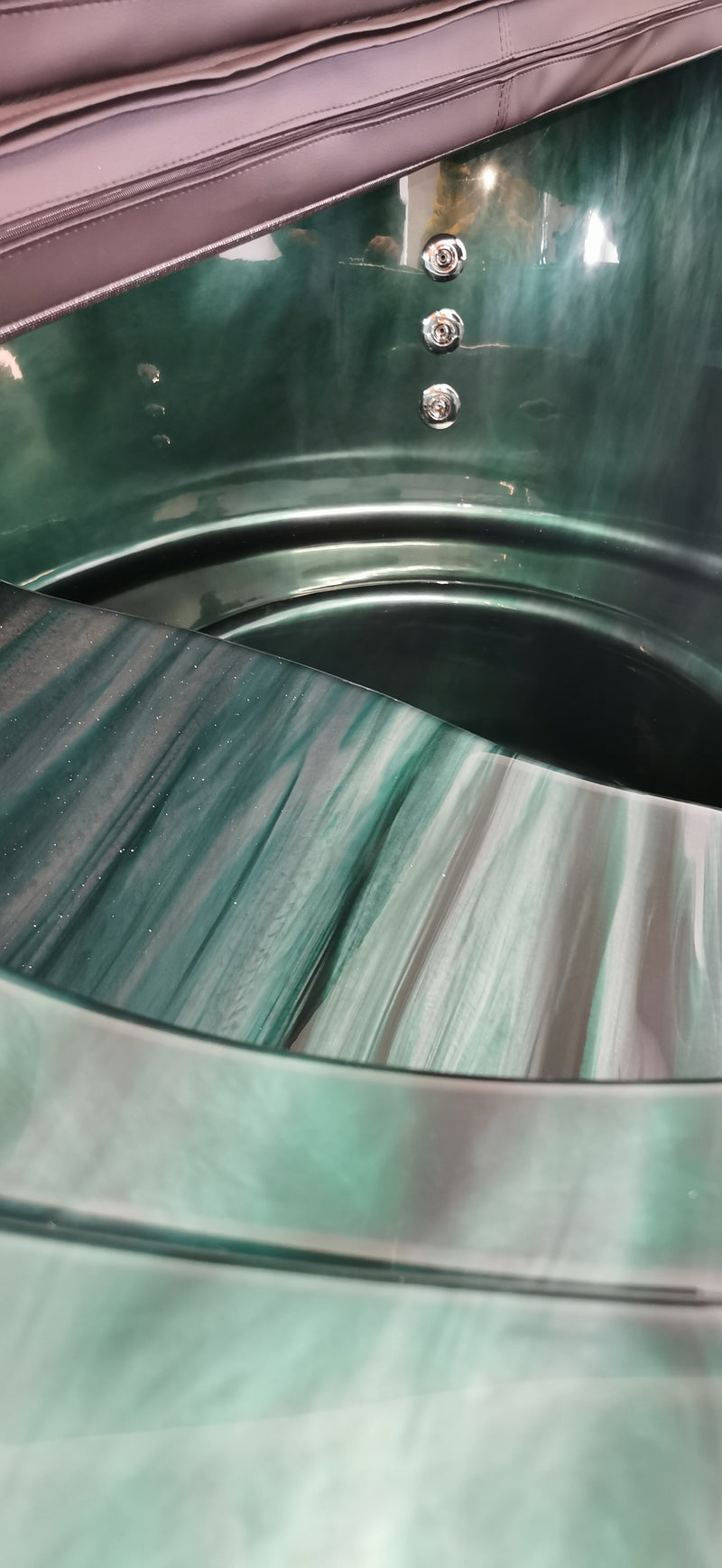 The Pearl Basin – 4-Person Acrylic Hot Tub