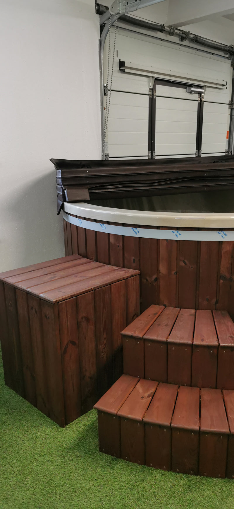 The Pearl Basin – 4-Person Acrylic Hot Tub