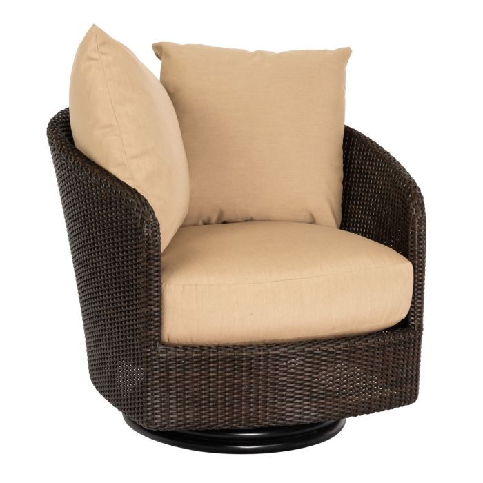 Saddleback Oasis Swivel Lounge Chair