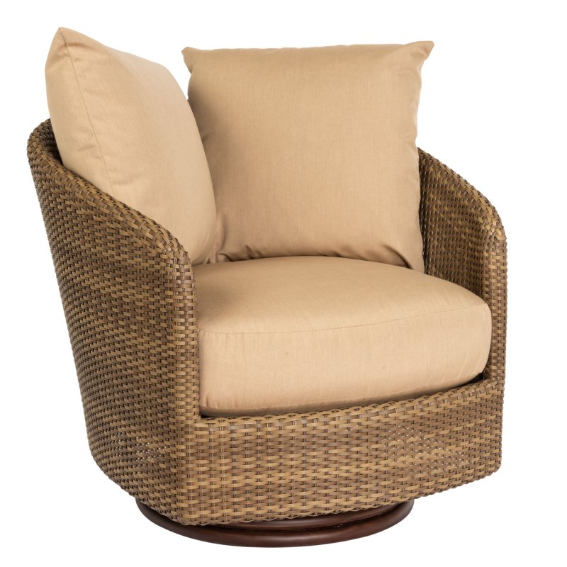 Saddleback Oasis Swivel Lounge Chair