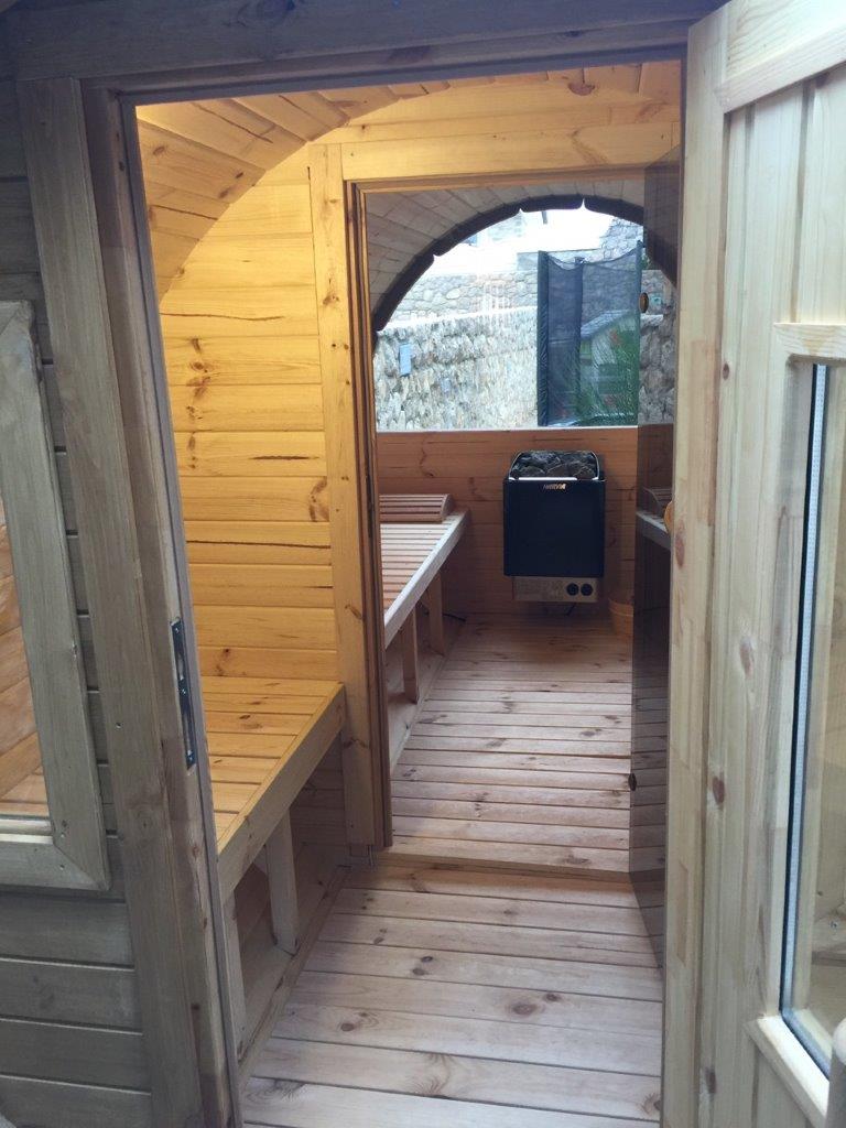 The Obsidian Dome – 10-Person Thermowood Sauna Barrel