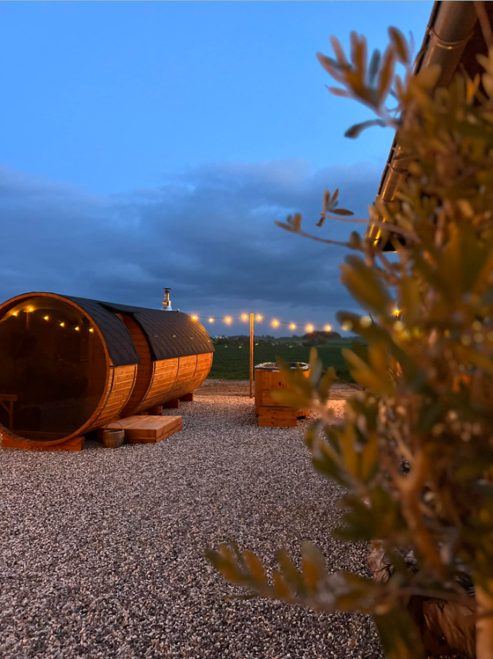 The Obsidian Dome – 10-Person Thermowood Sauna Barrel