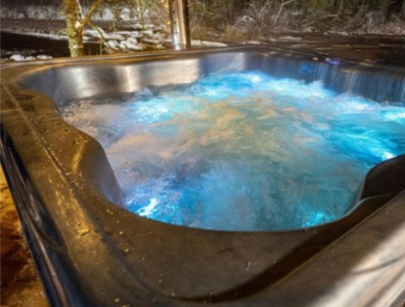 The Volcano Pool — 5-Person Luxury Acrylic Hot Tub with Hydro + Air